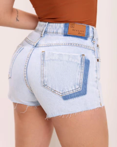 Imagem do Short jeans slim detalhe lavagem costa, sem lycra. Revesst jeans 42510