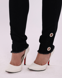 Calça Jeans Feminina Preta Skinny Com Lycra, Cintura Alta Detalhe De Ilhoes Na Barra, Revesst Jeans. 37376 na internet