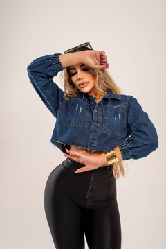 Jaqueta Cropped Jeans Feminino sem lycra, Detalhe De Botões Encapados E Punho De Elástico, Revesst Jeans. 39040 - comprar online