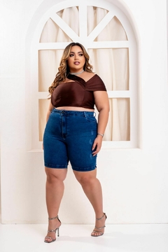 Pedal Plus Size Jeans Feminino Com Lycra, Cintura Alta, Detalhe De Fenda Lateral, Revesst Jeans. 36849 na internet