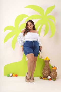 Imagem do Short Pedalete Jeans Feminino Plus Size Com Lycra Detalhe De Brilho No Bolso Traseiro, Revesst Jeans 39192