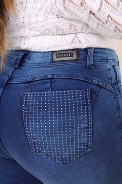 Short Pedalete Jeans Feminino Plus Size Com Lycra Detalhe De Brilho No Bolso Traseiro, Revesst Jeans 39192