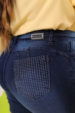 Imagem do Short Pedalete Jeans Feminino Plus Size Com Lycra Detalhe De Brilho No Bolso Traseiro, Revesst Jeans 39192