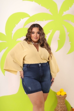 Short Pedalete Jeans Feminino Plus Size Com Lycra Detalhe De Brilho No Bolso Traseiro, Revesst Jeans 39192 - comprar online
