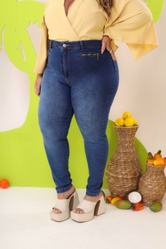 Calça Jeans Feminina Plus Size Com Lycra, Cintura Alta, Detalhe De Zíper Frontal, Revesst Jeans. 38297 - comprar online