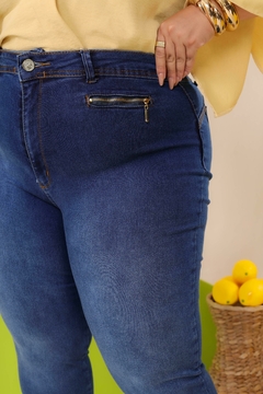 Calça Jeans Feminina Plus Size Com Lycra, Cintura Alta, Detalhe De Zíper Frontal, Revesst Jeans. 38297 - loja online