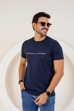 Camiseta Básica Estampa Revesst, Detalhe Fenda Fio 30.1 Premium Camisa Blusa Revesst Jeans. 0000403 - loja online