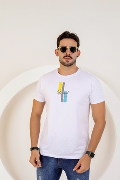 Camiseta Básica Estampa Revesst, Detalhe Fenda Fio 30.1 Premium Camisa Blusa Revesst Jeans. 0000403