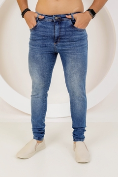Calça Jeans Masculina Skinny Com Lycra Detalhe No Bolso Traseiro, Revesst Jeans. 0000111 - comprar online