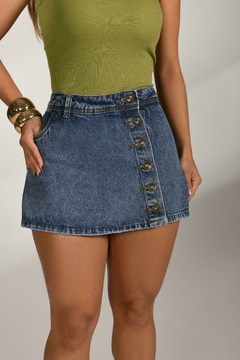 Short Saia Jeans Feminino Sem Lycra, Cintura Alta, Detalhes De Botões De ferro, Revesst Jeans. 39088