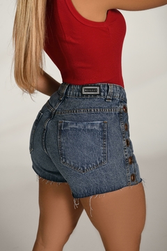 Short Jeans Feminino Sem Lycra, Cintura Alta Detalhe De Ilhós Na Lateral, Revesst Jeans. 41870 - loja online