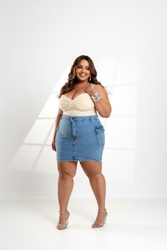 Saia Jeans Plus Size Cargo Feminino Com Lycra, Cintura Alta Detalhe Na Barra, Revesst Jeans. 40043 na internet