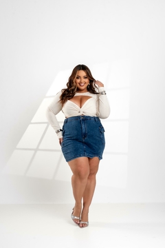 Saia Jeans Plus Size Cargo Feminino Com Lycra, Cintura Alta Detalhe Na Barra, Revesst Jeans. 40043 na internet