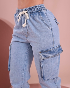 Calça Jeans Cargo Jogger, Feminina, Sem Lycra, Cintura Alta, Com Detalhe De Elástico na Barra, Revesst Jeans. 38821 - comprar online