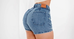 Short Jeans Feminino Sem Lycra, Cintura Alta Detalhe De Bordado Lateral, Revesst Jeans. 40700 - Revesst Jeans