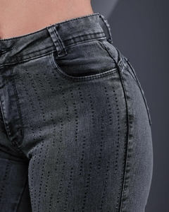 Short Pedal Jeans Feminino Preto Com Lycra, Cintura Alta, Detalhe De Fenda Na Barra, Revesst Jeans. 36842 - Revesst Jeans