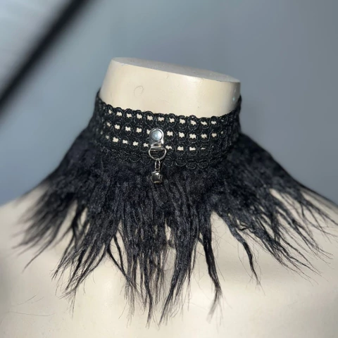 CHOKER PLUMAS Y CASCABEL