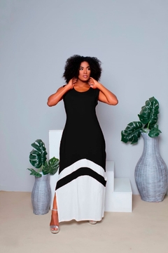 Vestido Longuete com bolsos laterais e fenda na perna, tecido malha Viscolycra. Vestindo P ao GG - 630VC - comprar online