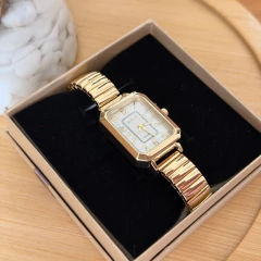 RELÓGIO QUADRADO COM PULSEIRA EXPANSIVEL GAIA DOURADO - comprar online