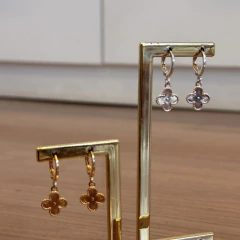 BRINCO ARGOLINHA COM TREVO TRABALHADO 10MM - comprar online