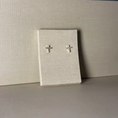 BRINCO CRUZ CRAVEJADA PRATA 925 na internet