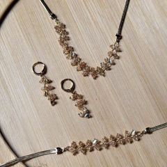 CONJUNTO PULSEIRA COLAR E BRINCO CASCALHOS ROSE - loja online