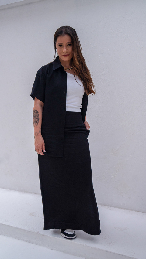 CAMISA MARI - MAGA CURTA COM BOTÕES PRETA