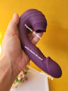 Vibrador com pulsação e linguadas no clitóris na internet