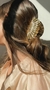 Presilha de Cabelo Dourada em Formato de Concha elegante