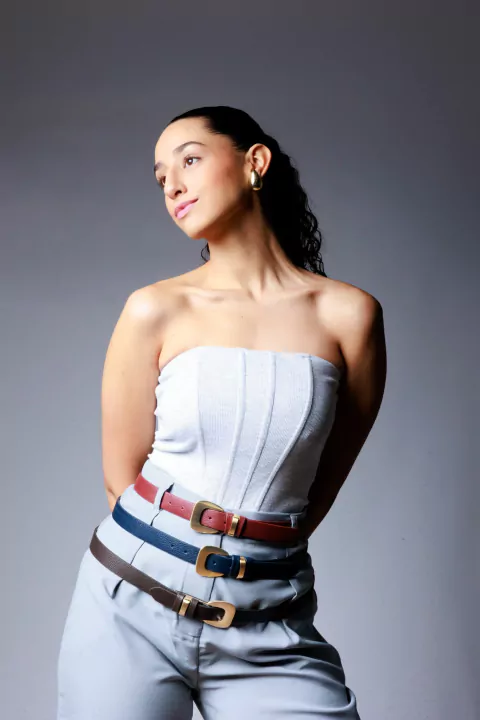 Cinto Feminino em Couro com fivela com fevela 100% metal dourado escovado