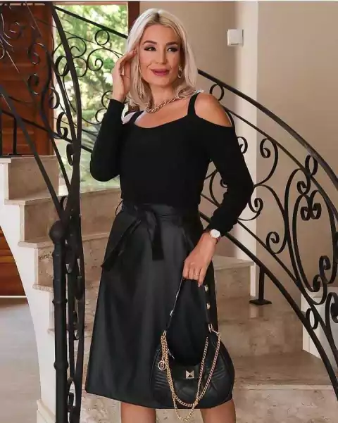 Saia Midi em courino couro fake com cinto e bolso Mariana