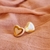 Aritos borde dorado, Corazonada.
