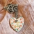 Collar "viva la vida", Corazonada