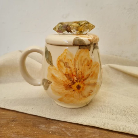 Taza florida, Polvo de estrellas