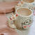 Taza "pero tu me amas?", Muchosidad