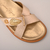 Papete Tiras Cruzadas Dourada com Metal Gota Ref.: 0634.552.257B - Carmen Steffens Divinópolis