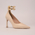 Scarpin Marfim em Couro com Salto Vírgula e Detalhes Dourados Ref.: 3405.399.784B