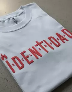 REMERA UNISEX. "IDENTIDAD". BLANCO. en internet