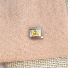 Charm plateado letra dorada