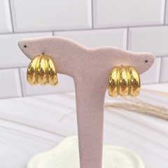 Arete medio aro con lineas 21mm. Dorado - AAL023 - comprar en línea
