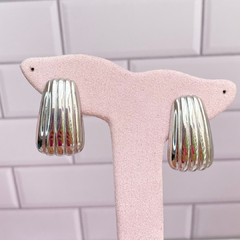Aretes con textura lineal plateado 32mm. - AAL033 - comprar en línea