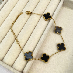 Pulsera dorada tréboles negros 13mm. - APU092 - comprar en línea