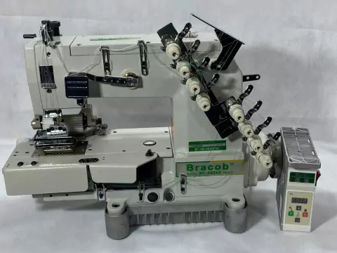MÁQUINA DE COSTURA INDUSTRIAL ELASTIQUEIRA 4 AGULHAS DIRECT DRIVE BRACOB BC008-04064P/AT