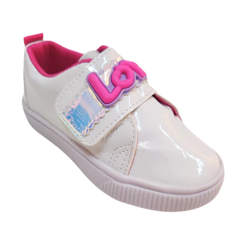 Tênis Infantil Branco com Detalhe “Love” e Velcro