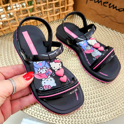 Sandália Infantil Feminina Ipanema Hello Kitty com Detalhes de Coração