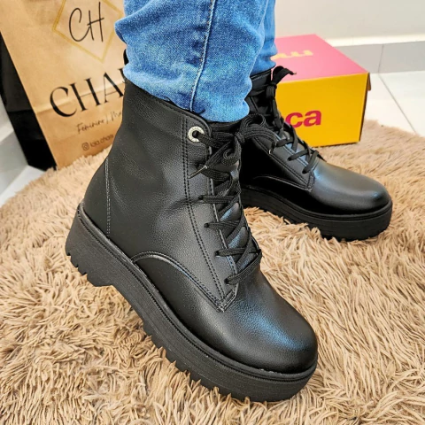 Coturno Feminino Moleca Preto com Solado Tratorado