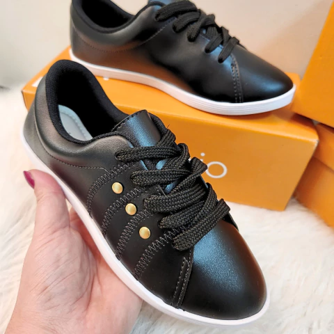 Tênis Feminino Beira Rio Preto com Detalhes Dourados