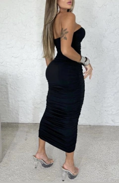 Vestido Isa Preto na internet