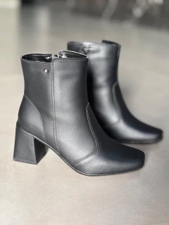 Bota cano baixo preta