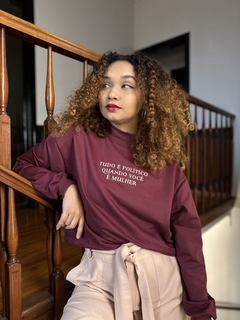 MOLETINHO GOLA ALTA TUDO É POLÍTICO na internet
